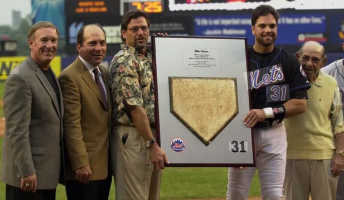 Bench, Berra, Fisk, and Carter at Shea Stadium, June 18, 2004 — honoring Piazza's all-time catcher home run record.